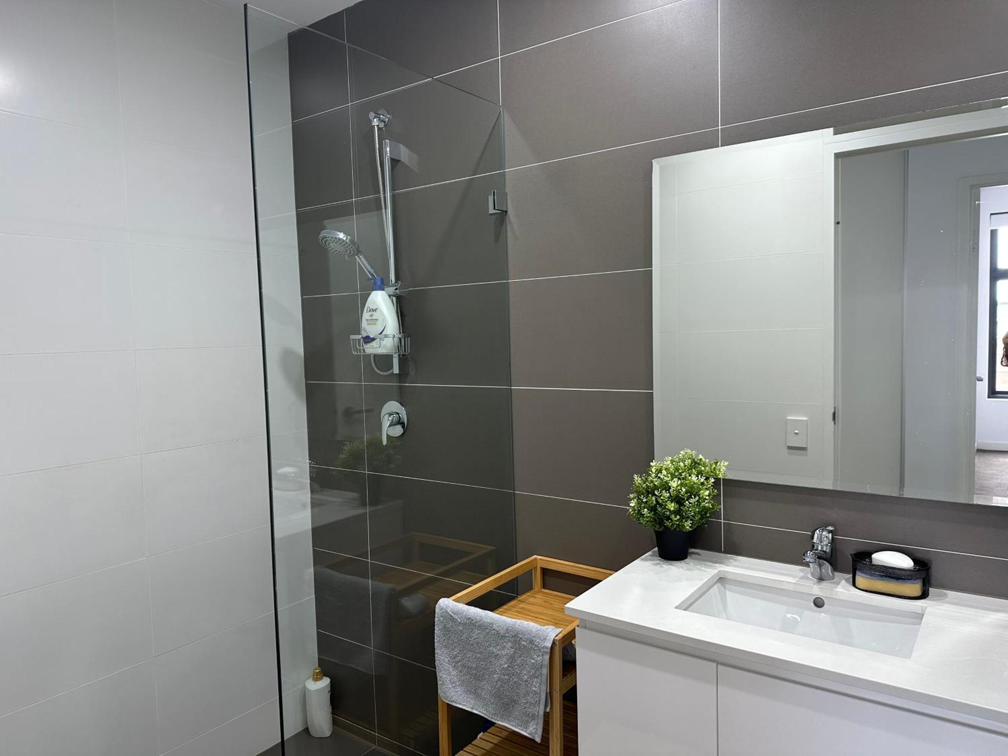 Cosy 3-bedroom With 3 Double Bed With Great Location At Rosebery Apartment